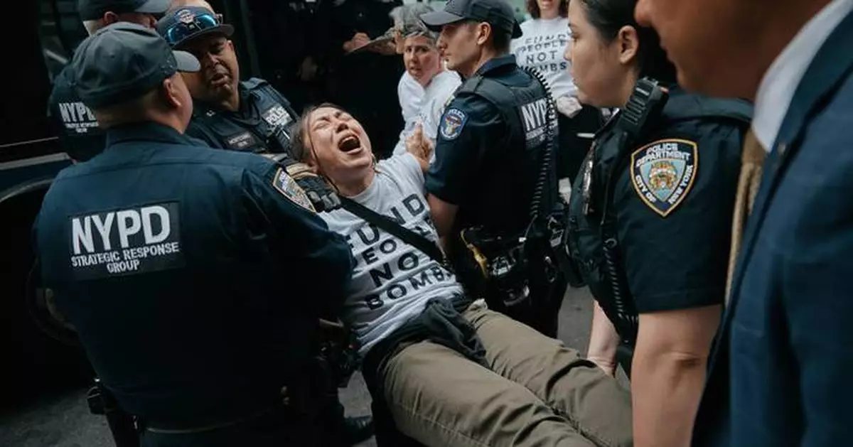 近百示威者紐約被捕 促舒默吉利布蘭德阻售以色列炸彈