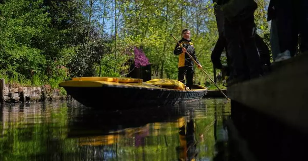 德國偏遠村莊水路派遞郵件 郵差駕船穿梭森林三角洲