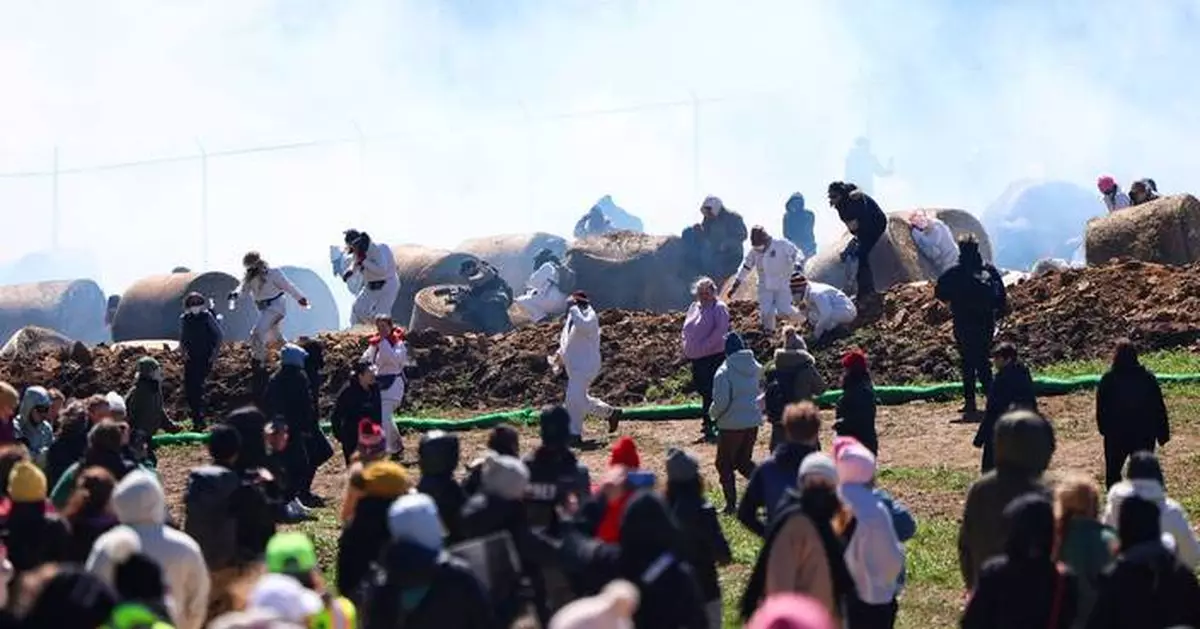 威斯康辛小獵犬繁殖場遭衝擊 警發射橡膠子彈胡椒噴霧驅散