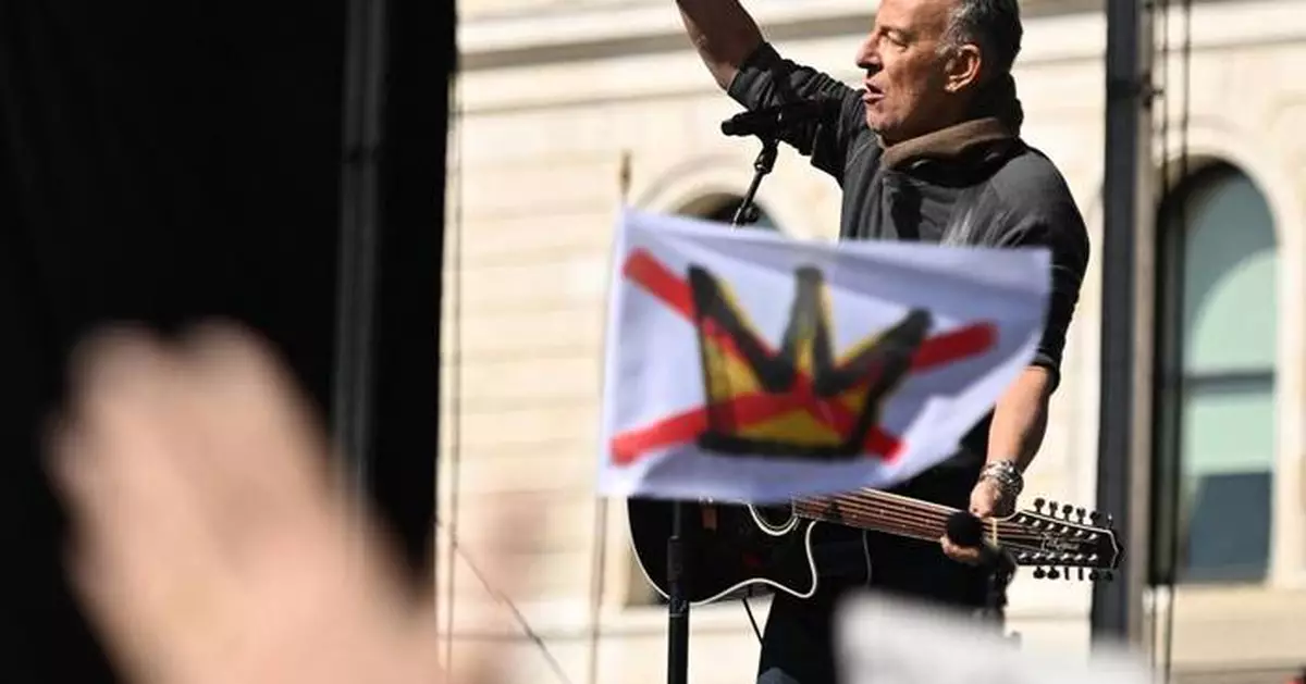 搖滾巨星Bruce Springsteen明尼亞波利斯開唱 政治巡演關注移民議題