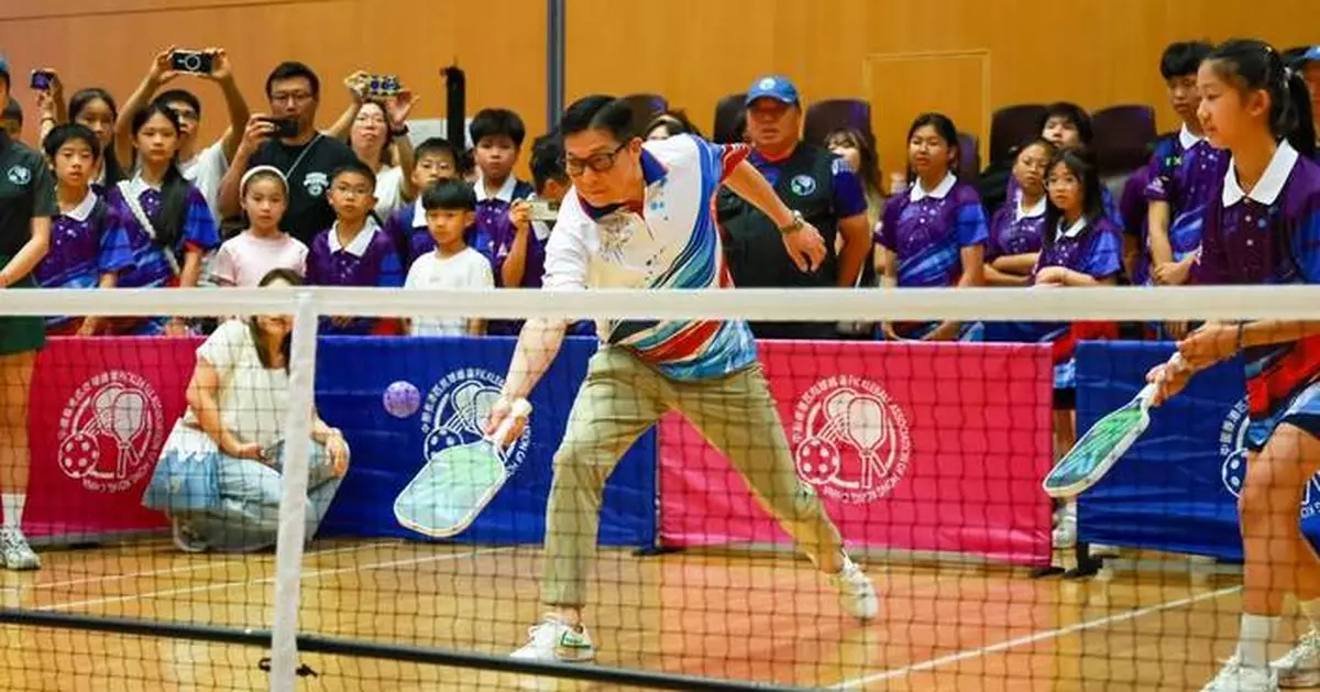 鄧炳強與少年警訊切磋匹克球 讚活動融入國安精神具創意