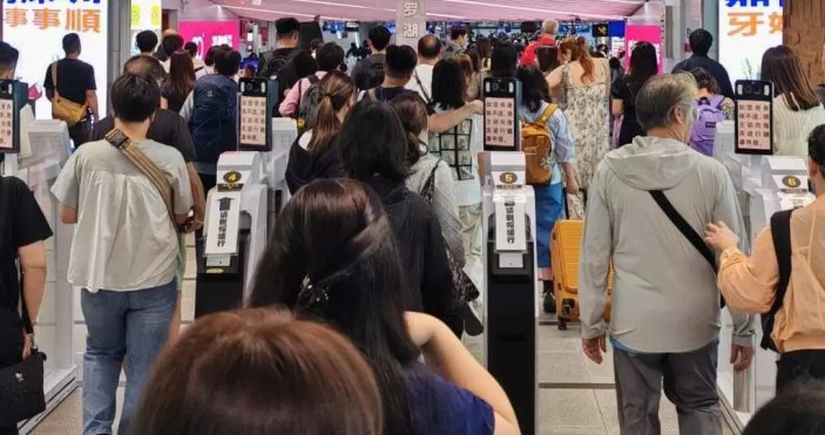 五一黃金周展開 早上逾25.3萬人次出入境 訪港內地客約7.6萬