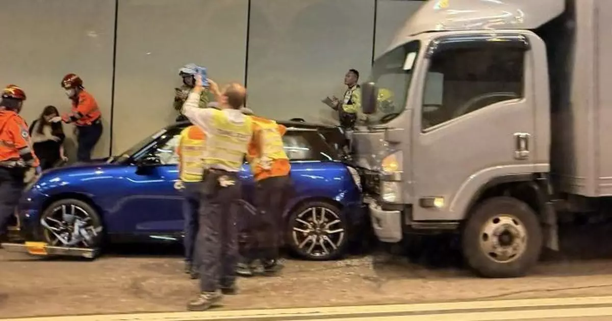 西隧3車相撞兩司機受傷送院　運輸署：西隧快線已解封 車龍待消散