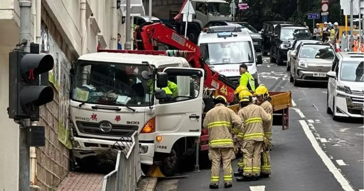 中環己連拿利吊臂車溜前掃欄撞幼稚園外牆 疑未拉盡手掣肇禍