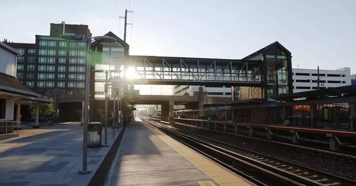 紐約長島鐵路罷工結束周二恢復運作 州長指新協議不加票價稅項