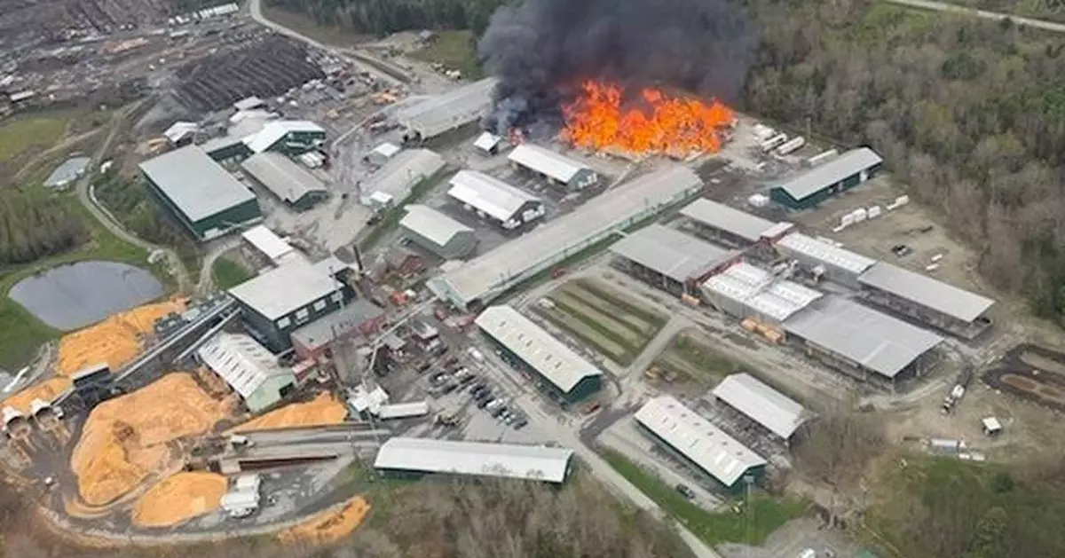 緬因州木材廠爆炸大火 消防員殉職11人傷
