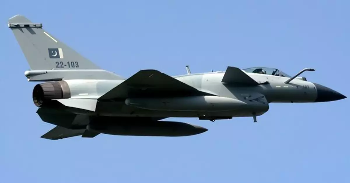 央視畫面洩露中國戰機外銷突破，巴基斯坦後第二買家浮現，中亞這國疑秘密選購殲-10CE