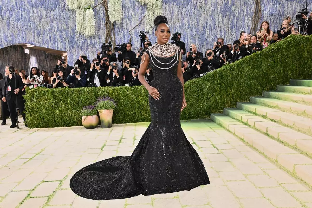 維納斯威廉絲（Venus Williams）周一（2026年5月4日）抵達紐約大都會藝術博物館服裝學院慈善晚宴，慶祝「服裝藝術」展覽開幕。（美聯社圖片/Evan Agostini/Invision） AP圖片