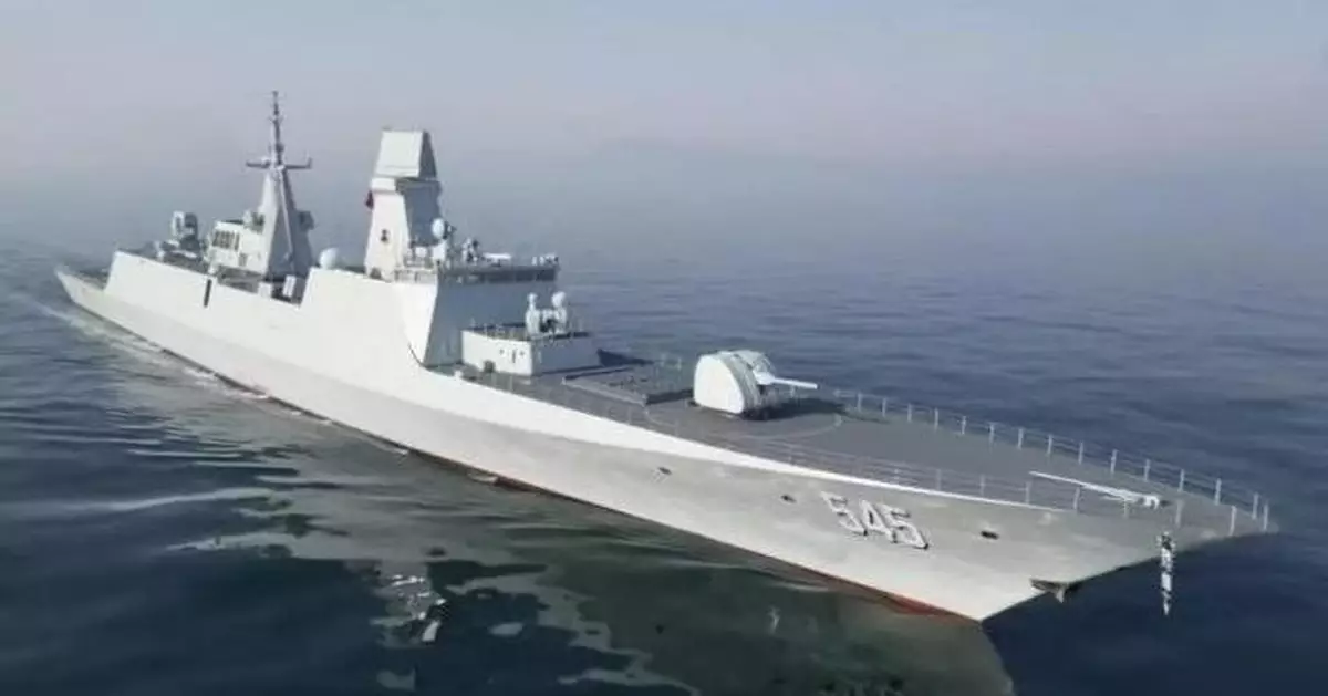 054B新護衛艦首穿宮古海峽闖西太　疑編入遼寧號航母編隊　日防衛大臣驚歎尺寸火力