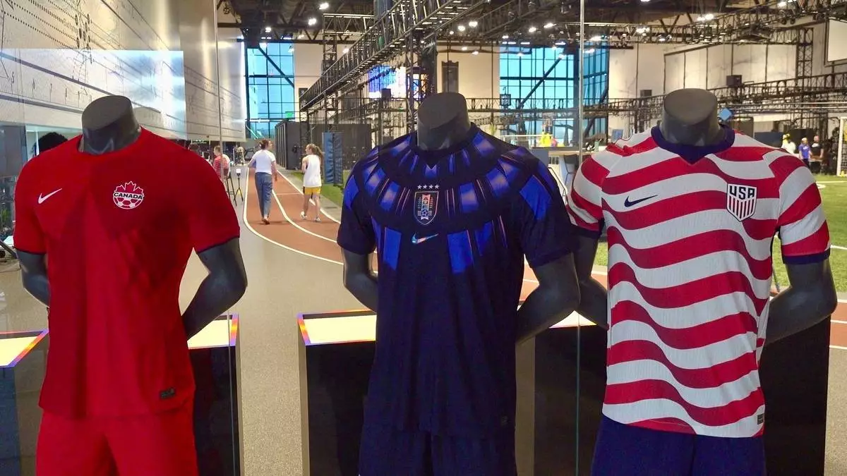 2026年6月22日，Nike設計的世界盃球衣在其俄勒岡州比弗頓總部展示。(美聯社圖片/Claire Rush) AP圖片