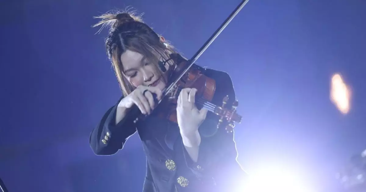 黃洛妍獲邀重返母校舊生會百周年晚宴 用音樂與歌聲回饋：是我的榮幸