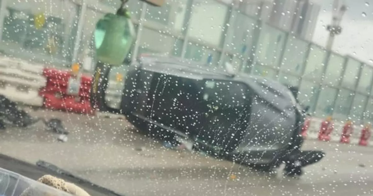 元朗公路私家車自炒翻側　司機不知所蹤　