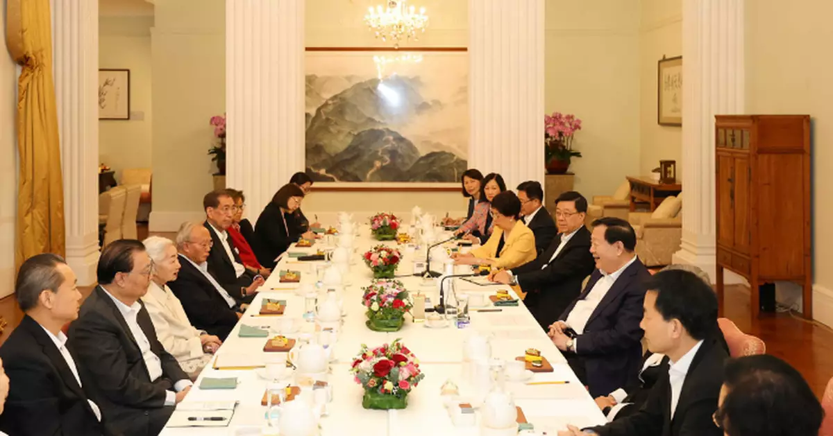 夏寶龍於禮賓府晤李家超及主要官員  與愛國愛港代表座談交流