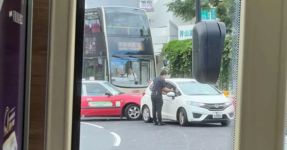 斧山道迴旋處發生三車相撞意外 車龍一度塞返上大老山出口