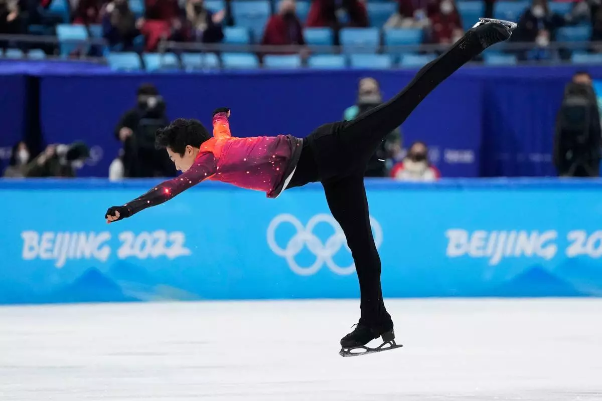 美國選手陳巍於2022年2月10日在北京舉行的2022年冬奧會花樣滑冰賽事中，參加男子自由滑項目。 (美聯社圖片/Natacha Pisarenko) AP圖片