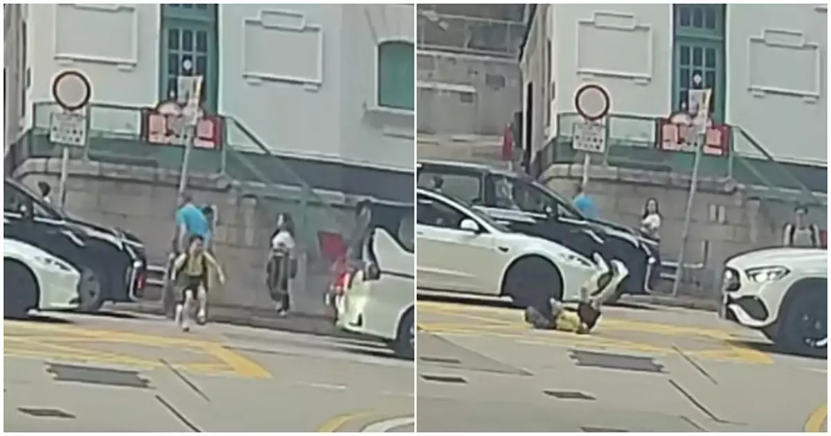 灣仔男童衝出馬路捱私家車撞　司機自行將男童送院