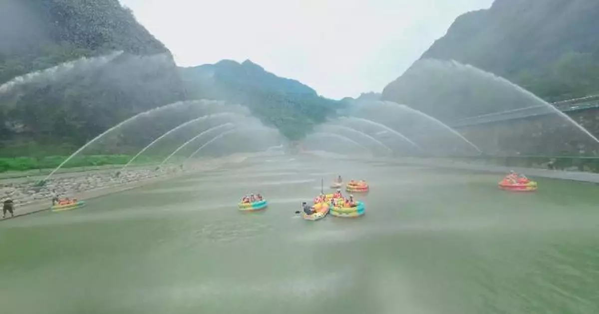 湖北興山縣升級洞穴漂流體驗 帶動家庭旅遊消費增長