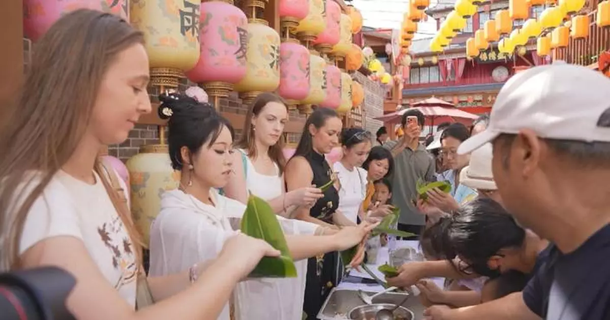 外國遊客在中國體驗端午節習俗