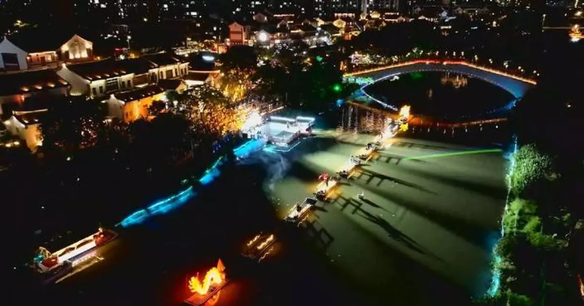 中國東部福建漳州水上巡遊慶端午