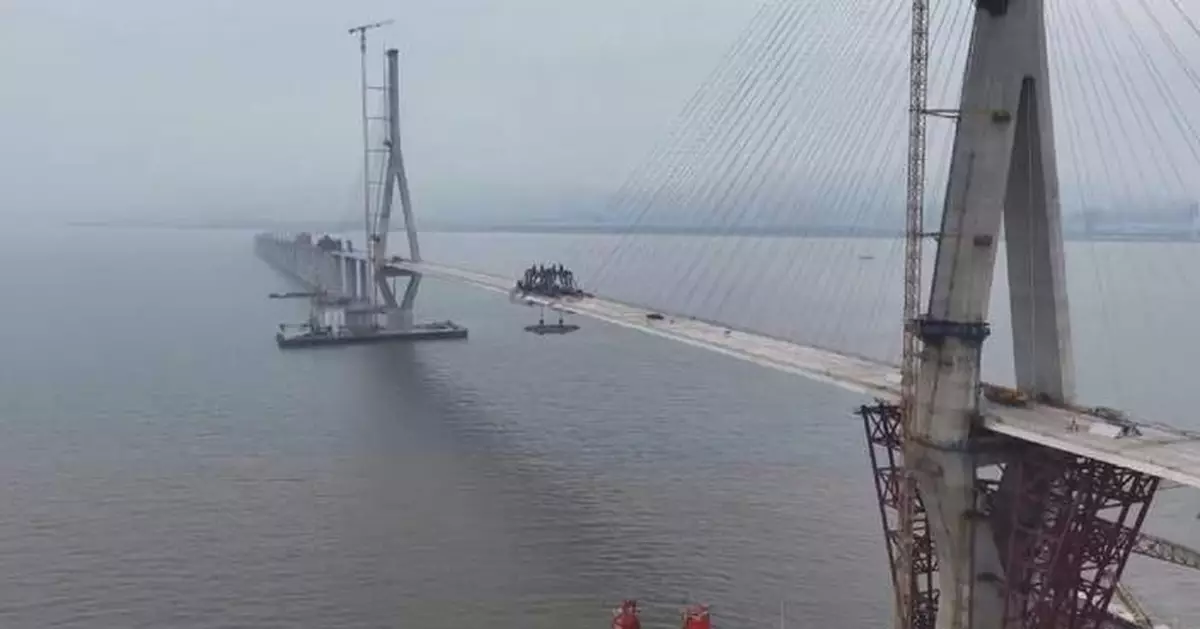 浙江青龍門特大橋主跨成功合龍