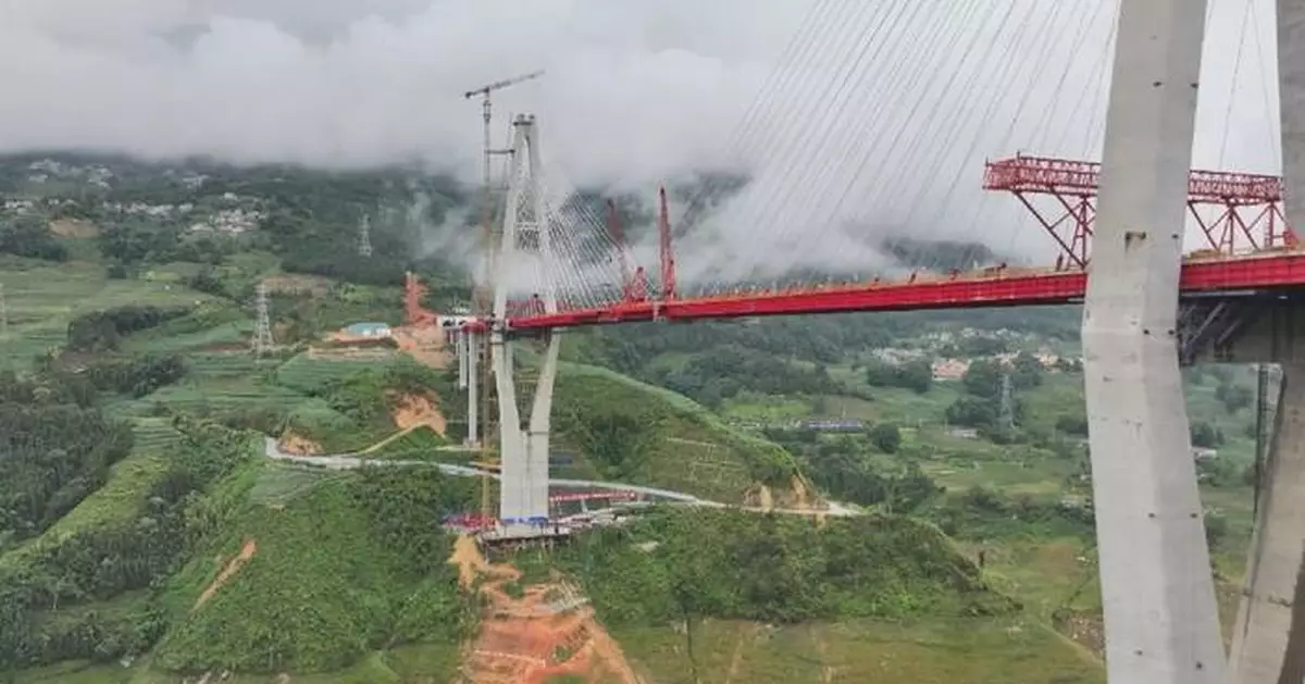 克服工程嚴峻挑戰 雲南馬鹿塘特大橋合龍