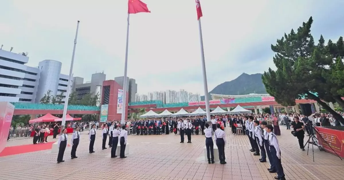 屯門區辦升旗禮暨酒會 逾350人賀回歸29周年