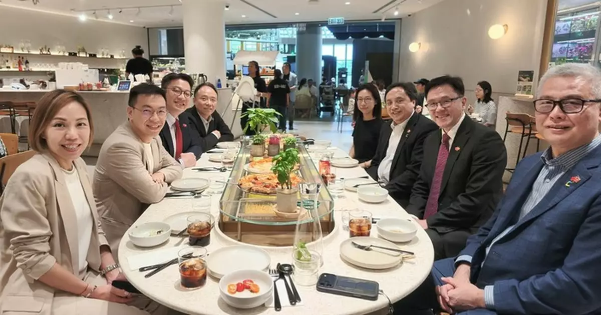 孫東七一出席升旗禮 到數碼港智能農場餐廳午膳同賀回歸