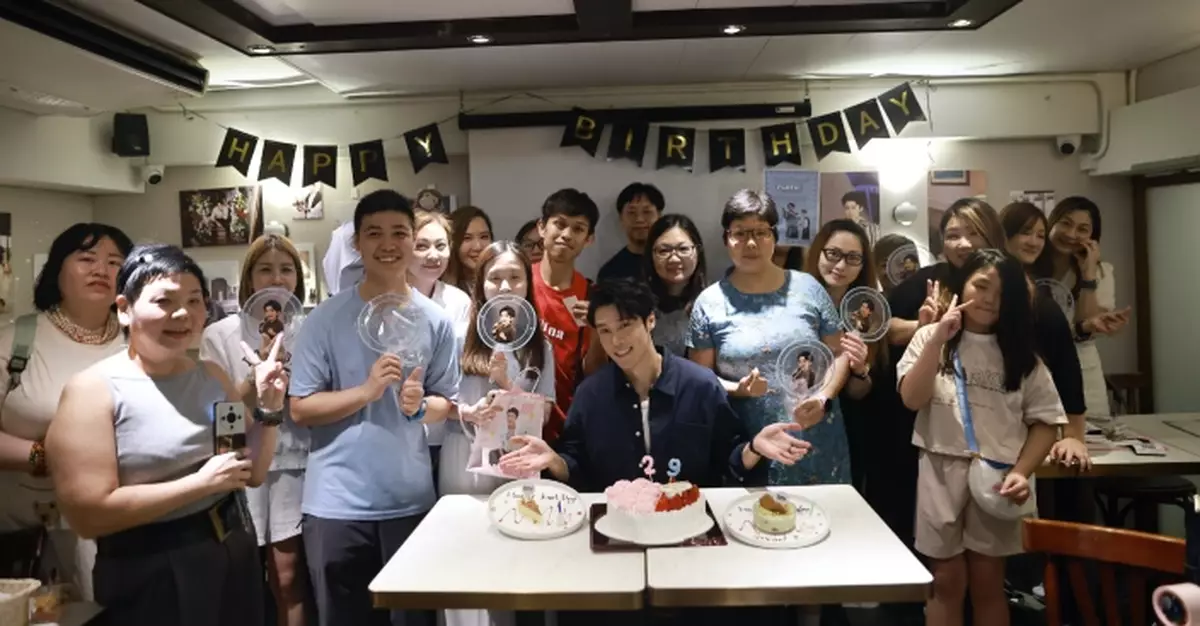 丁子朗生日應援廣告旺角鬧市全日循環播放 粉絲打造專屬生日主題咖啡店齊慶生