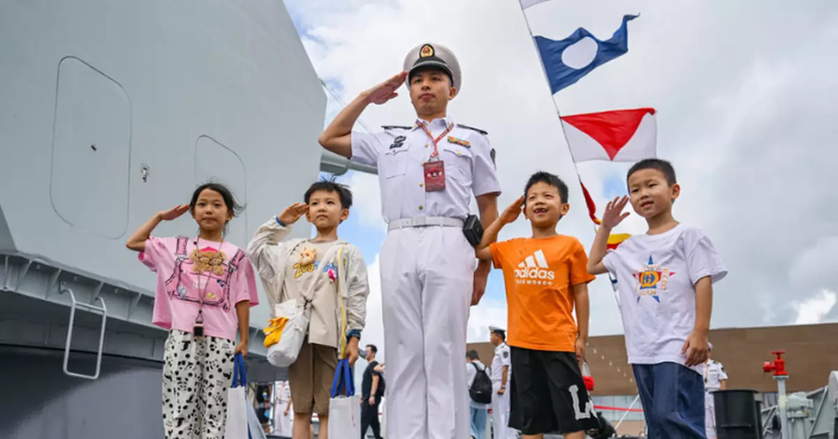 海軍南寧艦編隊來港 兩日共14,000名公眾登艦參觀