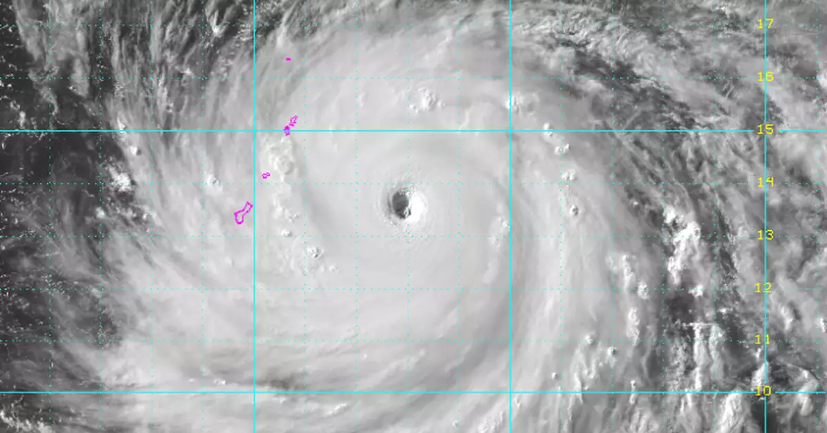 超強颱風巴威迫近關島 居民到庇護中心暫避