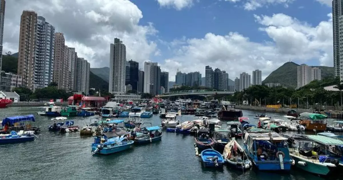香港仔避風塘有船翻覆「水鬼」下水搜救   暫未知有無人墮海