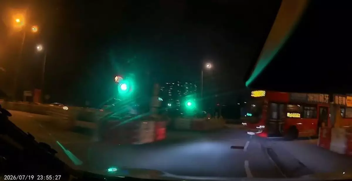清水灣道九巴衝燈險象環生　九巴：已即時暫停涉事車長駕駛職務