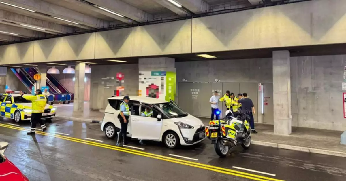警西九龍總區交通部嚴打白牌車「放蛇」租車票控兩本地男司機