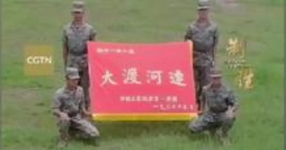 解放軍老兵分享戰旗意義 鼓勵新一代傳承傳統