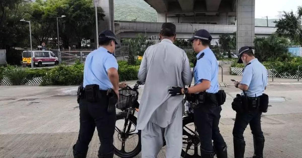 屯門警區嚴打非法電動可移動工具　首推8種非華語宣傳橫額加強社區普法