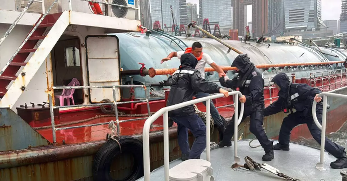 8號風球期間發生兩船事故 香港仔油船撞堤 新油麻地避風塘3人被困獲救