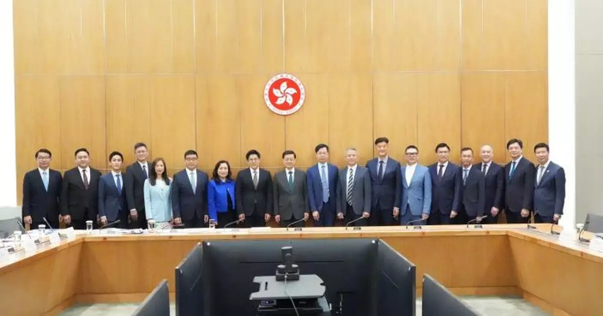 立法會G19議員晤特首　就香港五年規劃及施政報告提百項建議