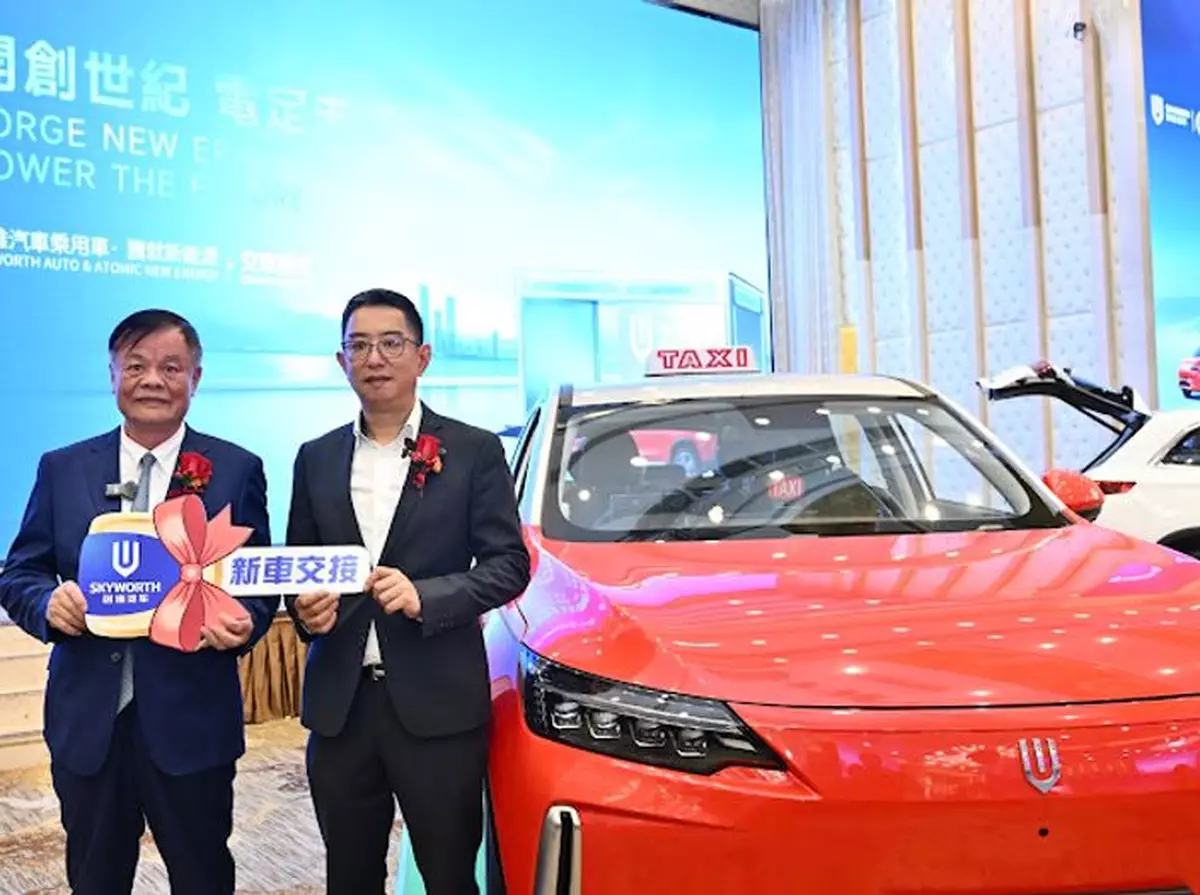 創維汽車純電動的士進軍香港 可充電換電續航快捷方便