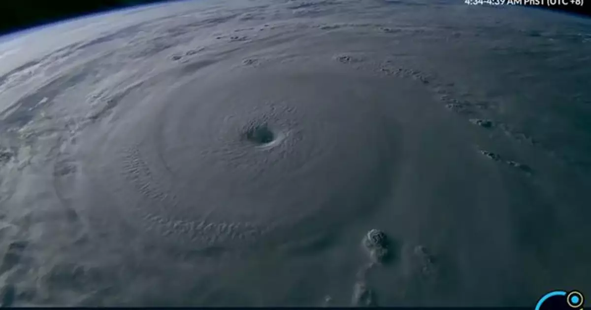 超級颱風巴威逼近！NASA衛星直擊「巨獸」畫面  清晰颱風眼曝光