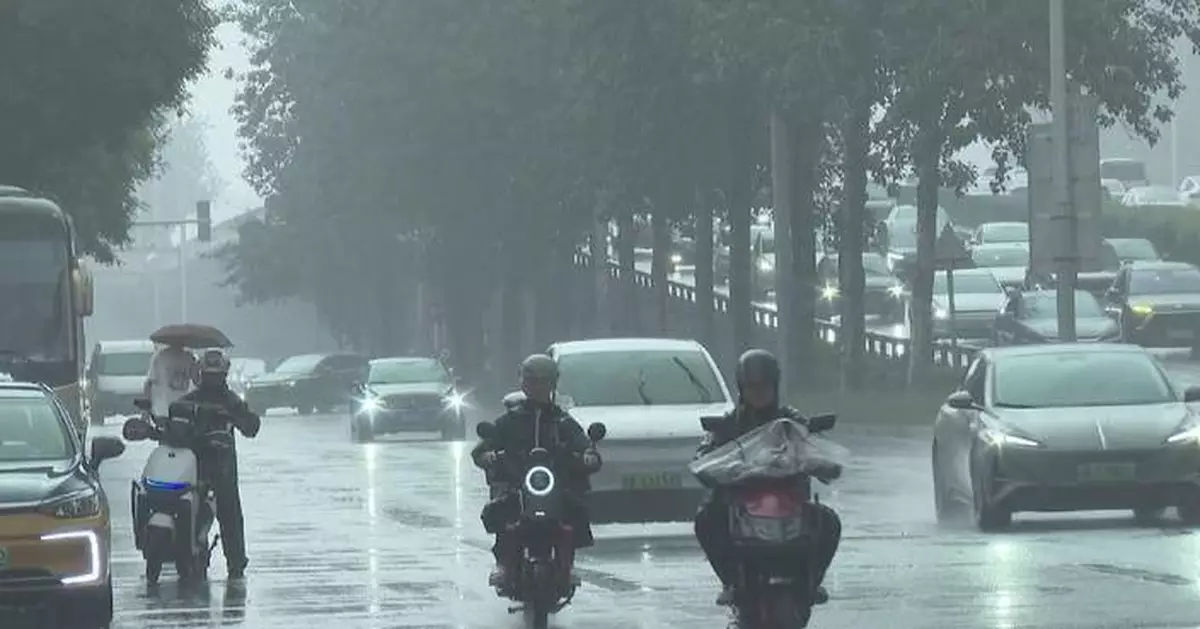 北京遭暴雨侵襲 颱風巴威影響下交通受阻多處關閉