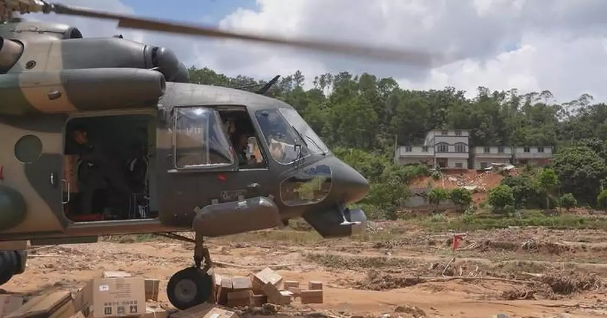 廣西洪災：多架軍用直升機空投救援物資