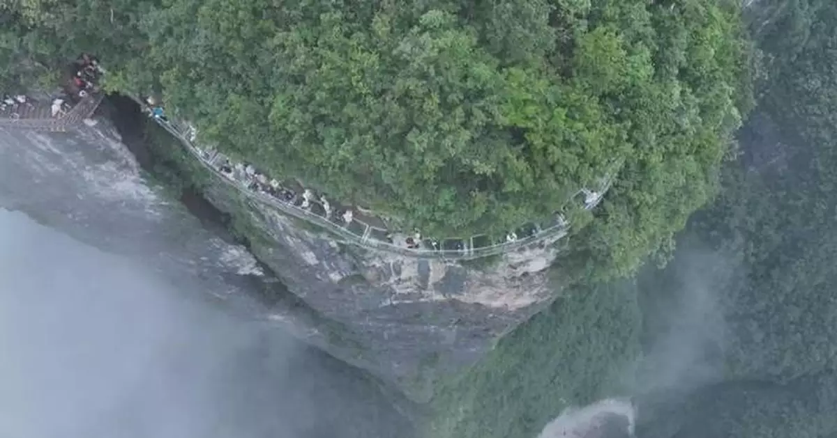 張家界山水避暑勝地 吸引海外旅客消暑度假