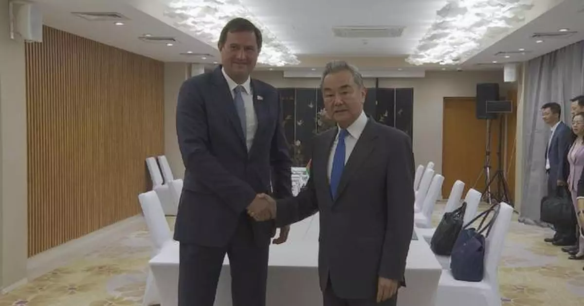 中國外長王毅會晤白俄羅斯外長雷任科夫