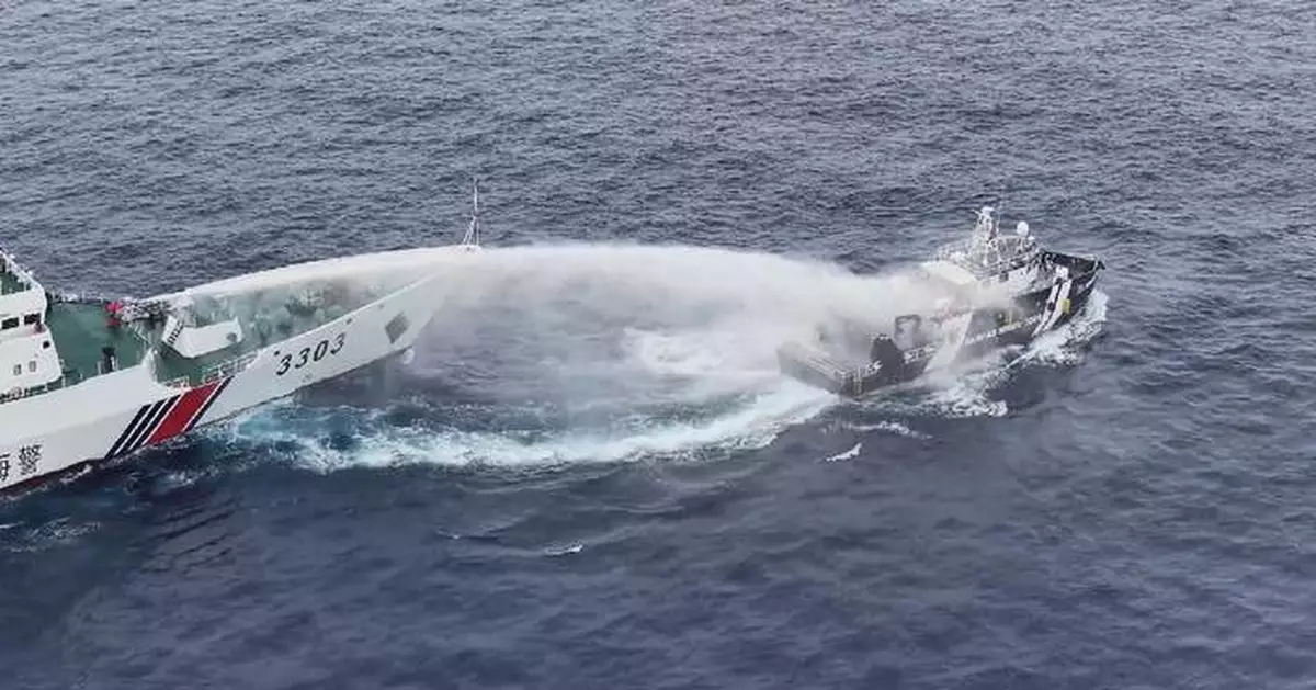 中國海警局水炮驅離菲律賓船隻 黃岩島領海執法影片曝光