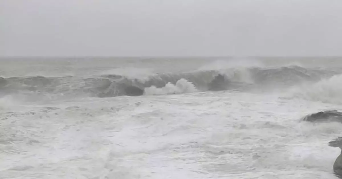 颱風「紅霞」逼近廣東 汕尾紅海灣景區現巨浪