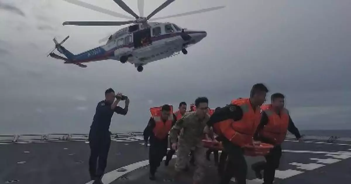 中國軍方南海救起45名越南沉船船員