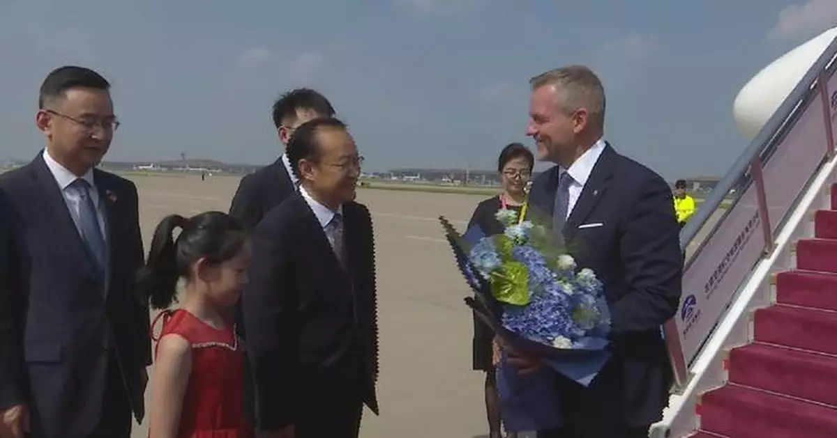 斯洛伐克總統佩列格里尼抵達北京