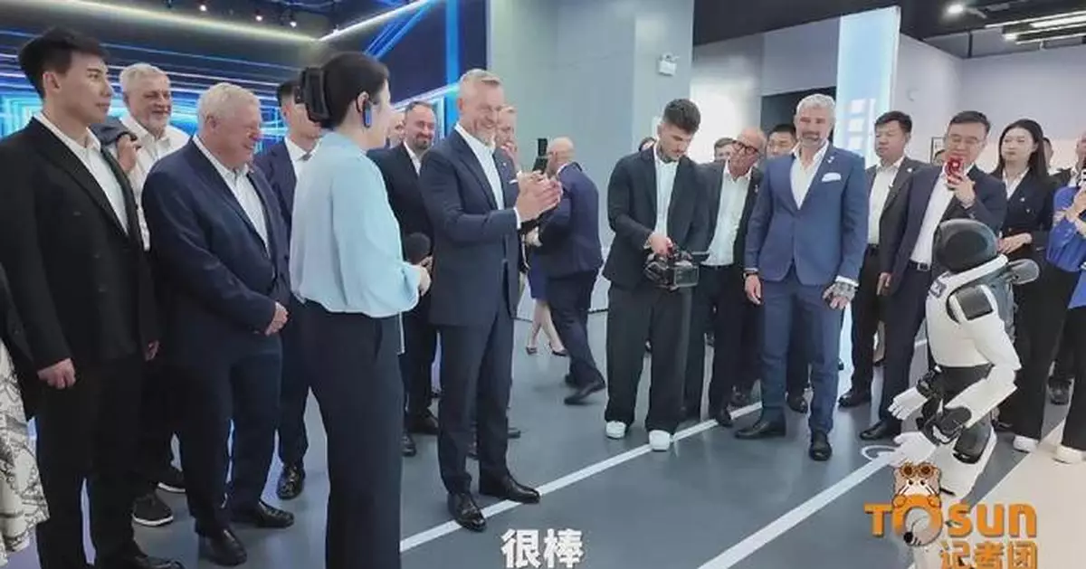 斯洛伐克總統讚中國機械人技術成就 承諾推動兩國科技合作