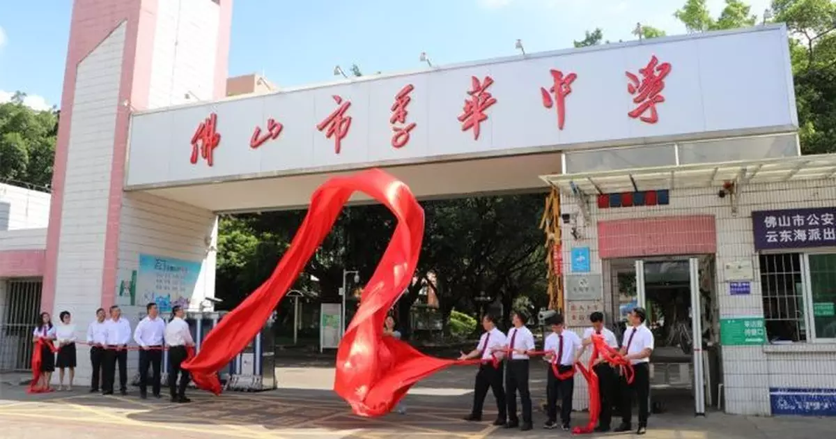佛山季華中學教師招聘惹議筆試前13名全數淘汰 　教育局叫停招聘設調查組核查