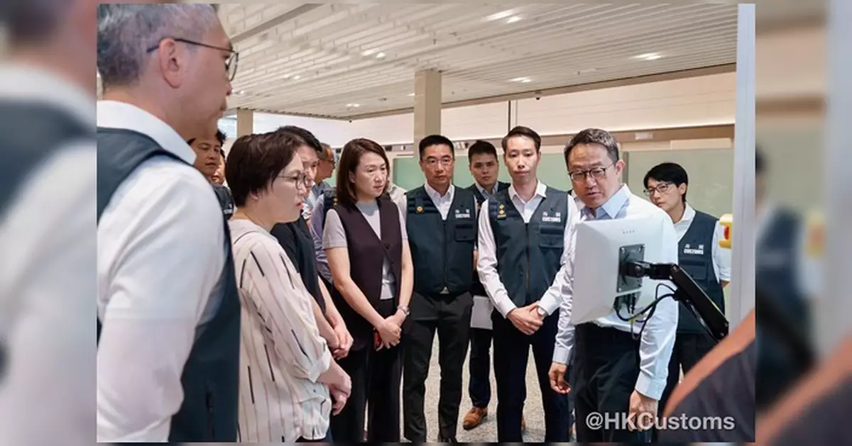 海關關長陳子達視察新皇崗口岸 體驗毫米波偵測系統